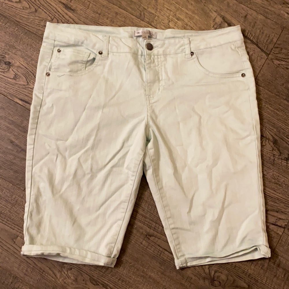 Downeast mint Bermuda shorts- size 14